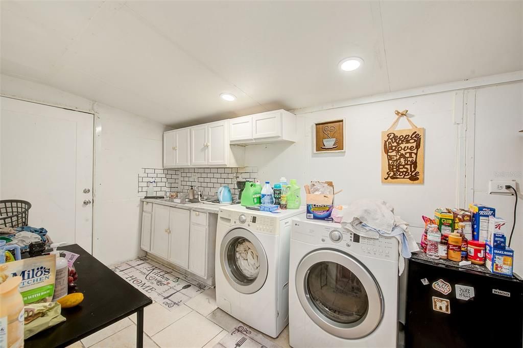 Activo con contrato: $319,900 (3 camas, 3 baños, 1378 Pies cuadrados)