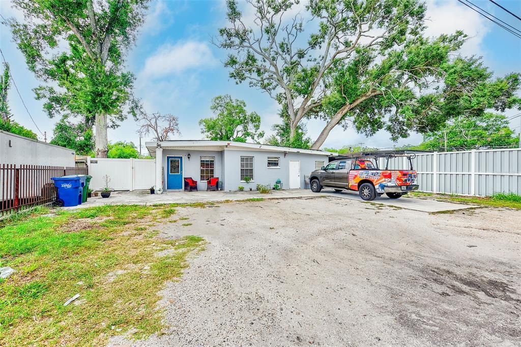 Activo con contrato: $319,900 (3 camas, 3 baños, 1378 Pies cuadrados)