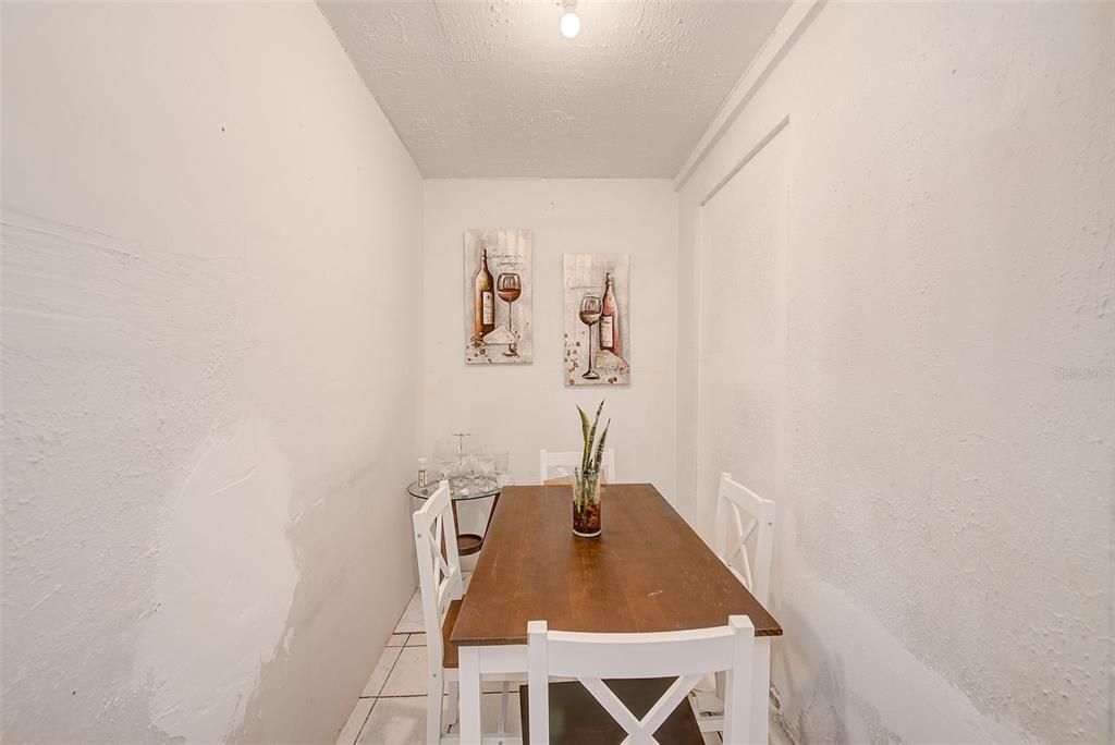 Activo con contrato: $319,900 (3 camas, 3 baños, 1378 Pies cuadrados)