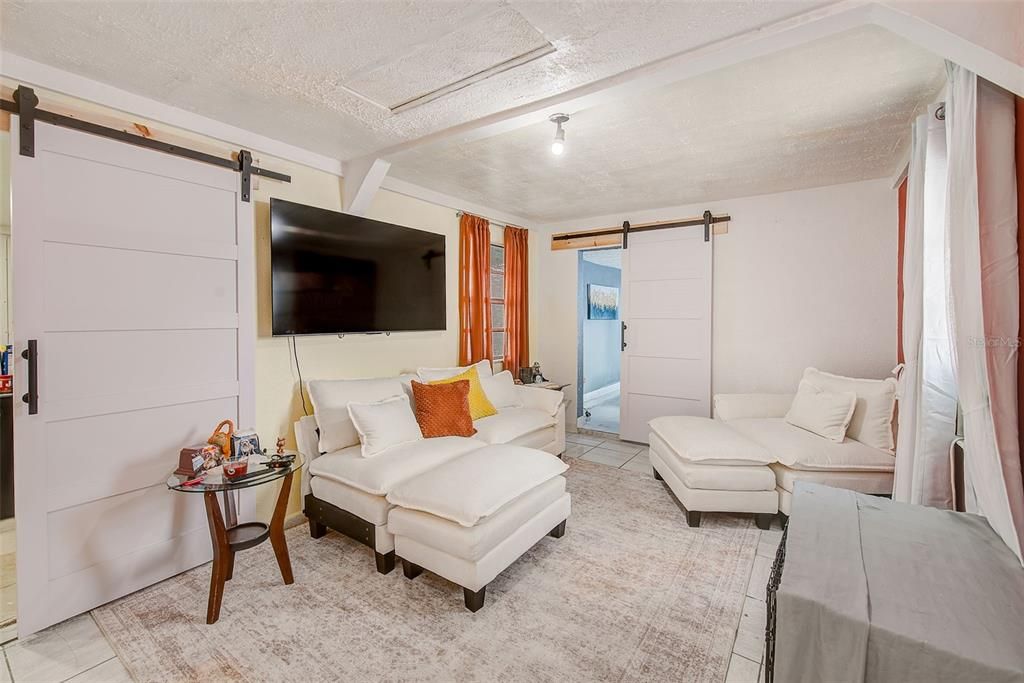 Activo con contrato: $319,900 (3 camas, 3 baños, 1378 Pies cuadrados)