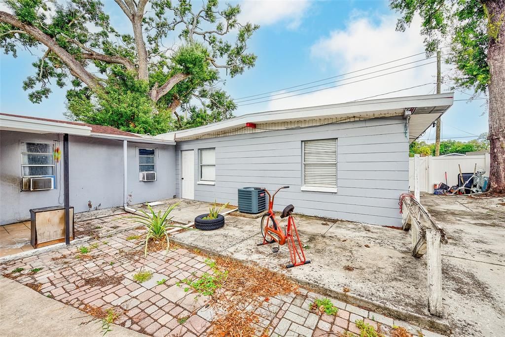 Activo con contrato: $319,900 (3 camas, 3 baños, 1378 Pies cuadrados)