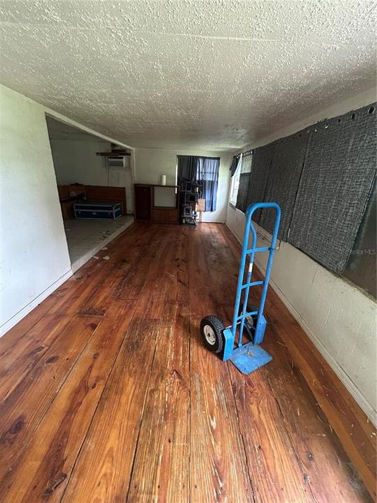 Activo con contrato: $65,000 (2 camas, 1 baños, 1034 Pies cuadrados)