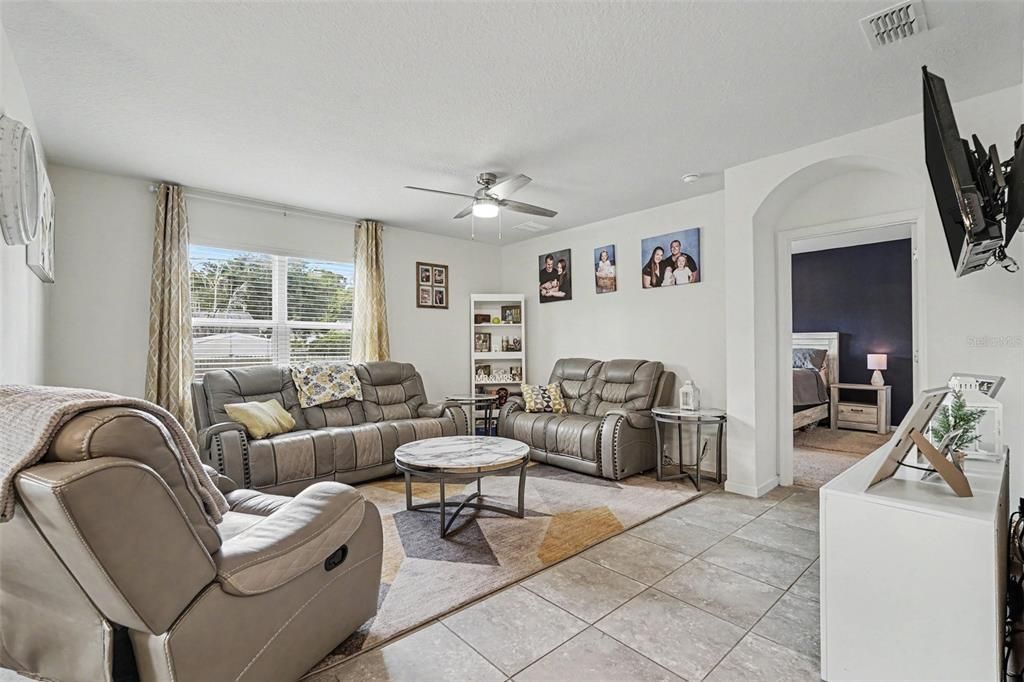 For Sale: $345,000 (4 beds, 2 baths, 1830 Square Feet)