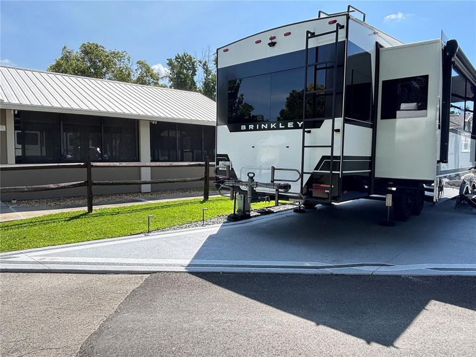На продажу: $89,900 (0.07 acres)