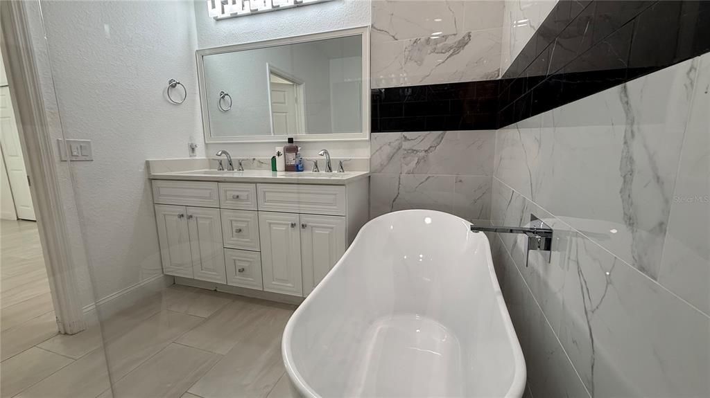 В аренду: $2,000 (2 спален, 2 ванн, 1270 Квадратных фут)