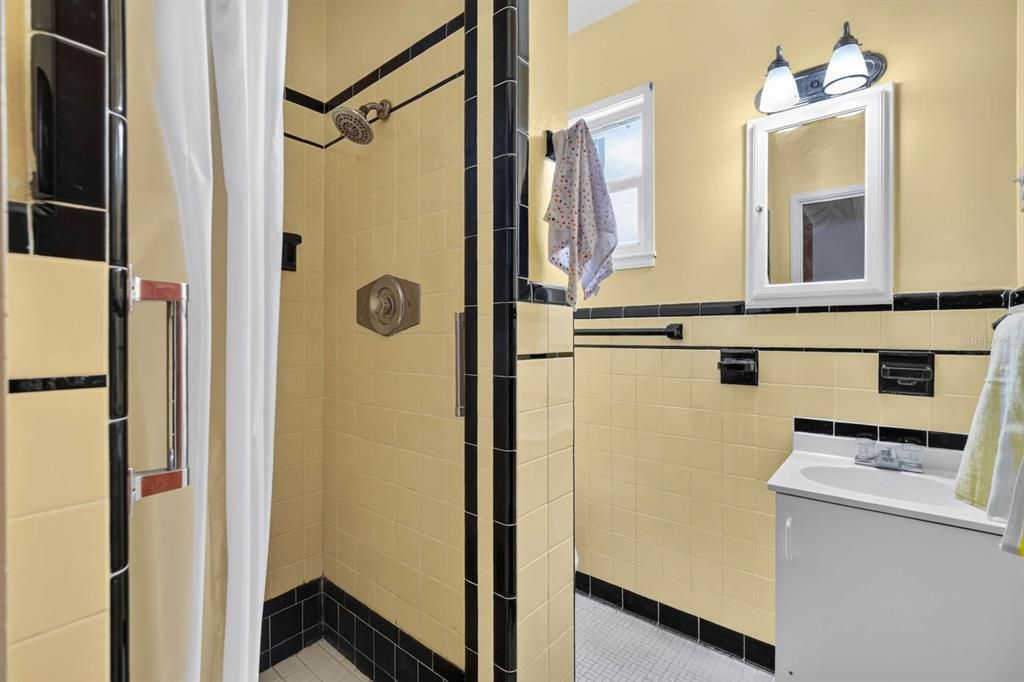 En Venta: $369,000 (3 camas, 2 baños, 1586 Pies cuadrados)