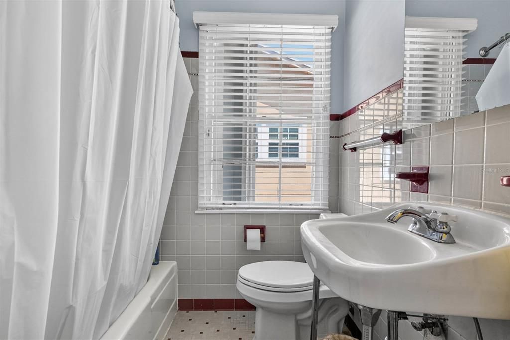 En Venta: $369,000 (3 camas, 2 baños, 1586 Pies cuadrados)