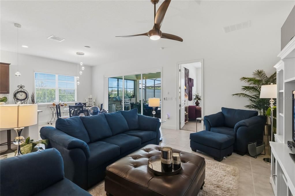 En Venta: $623,000 (3 camas, 3 baños, 2293 Pies cuadrados)