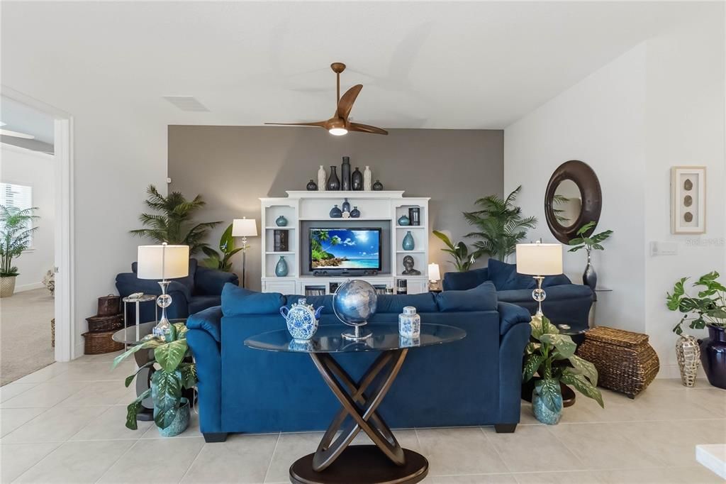 En Venta: $623,000 (3 camas, 3 baños, 2293 Pies cuadrados)
