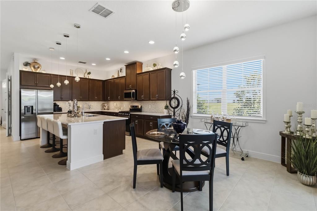 En Venta: $623,000 (3 camas, 3 baños, 2293 Pies cuadrados)