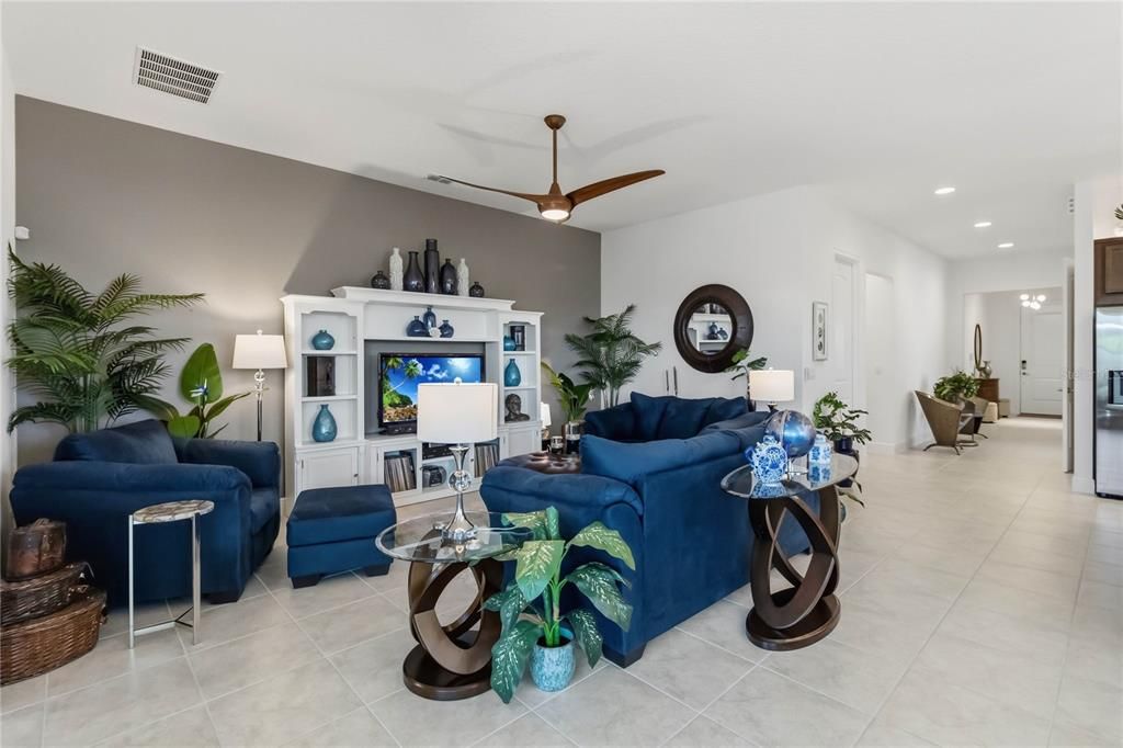 En Venta: $623,000 (3 camas, 3 baños, 2293 Pies cuadrados)