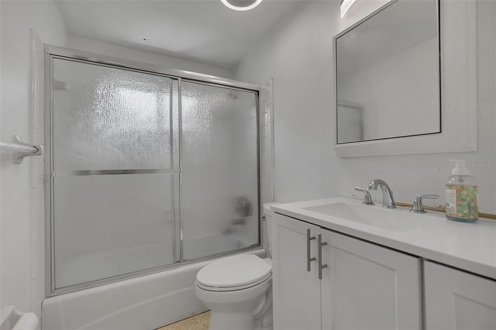На продажу: $349,000 (2 спален, 2 ванн, 1227 Квадратных фут)