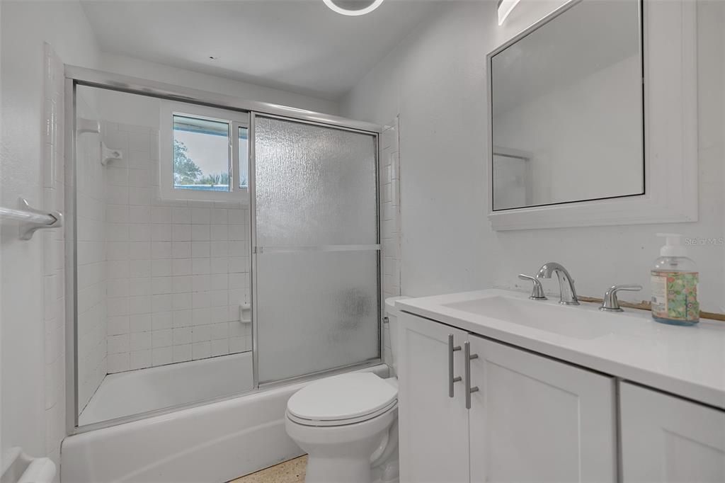 На продажу: $349,000 (2 спален, 2 ванн, 1227 Квадратных фут)