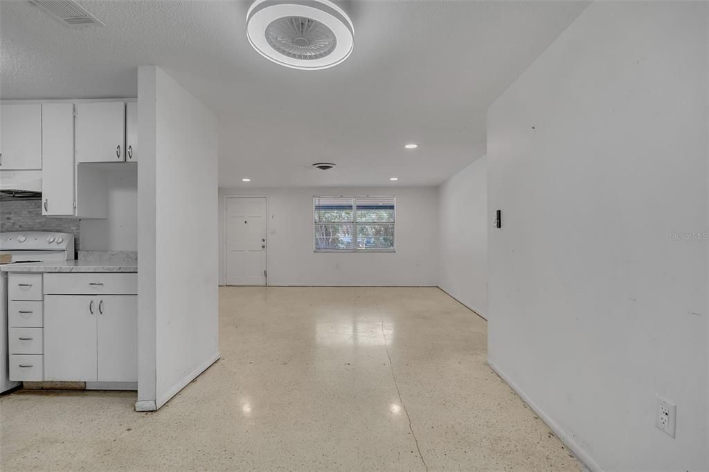 На продажу: $349,000 (2 спален, 2 ванн, 1227 Квадратных фут)
