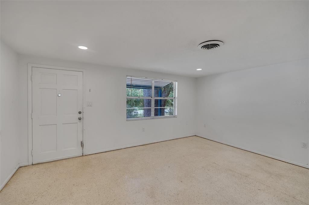 На продажу: $349,000 (2 спален, 2 ванн, 1227 Квадратных фут)
