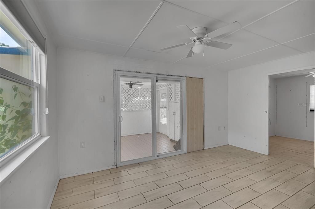 На продажу: $349,000 (2 спален, 2 ванн, 1227 Квадратных фут)