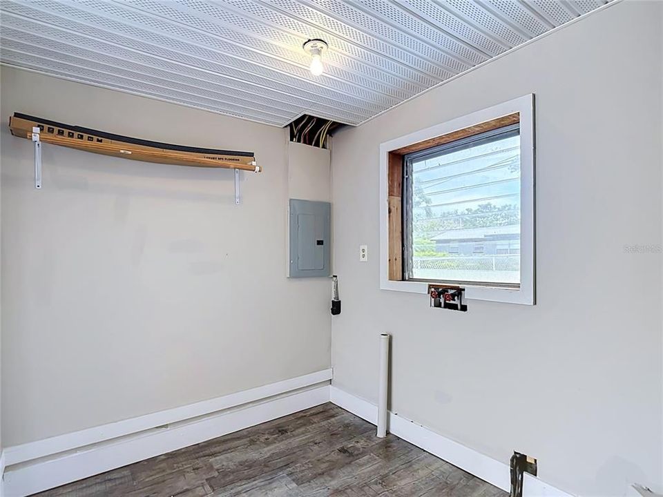 На продажу: $199,999 (2 спален, 1 ванн, 816 Квадратных фут)