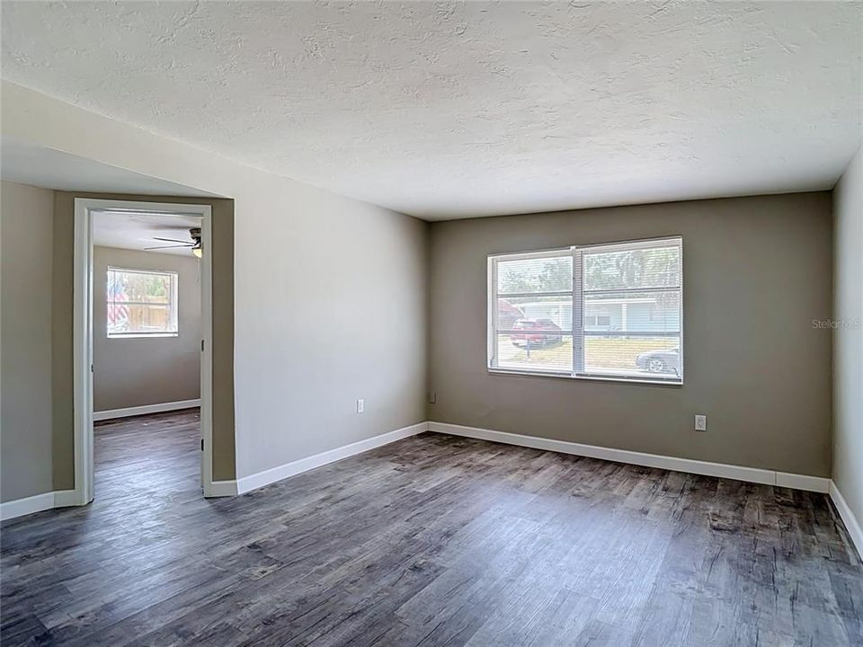 На продажу: $199,999 (2 спален, 1 ванн, 816 Квадратных фут)