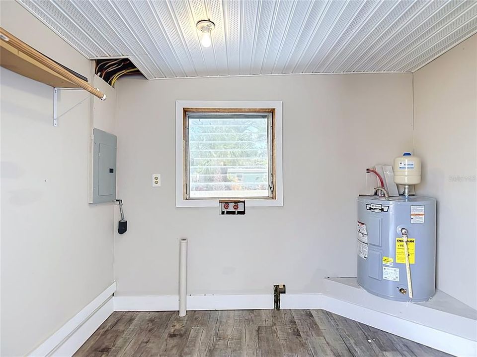 На продажу: $199,999 (2 спален, 1 ванн, 816 Квадратных фут)
