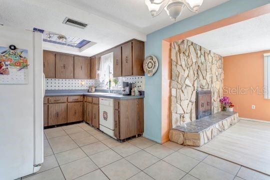 На продажу: $265,000 (2 спален, 2 ванн, 1408 Квадратных фут)