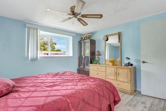 На продажу: $265,000 (2 спален, 2 ванн, 1408 Квадратных фут)
