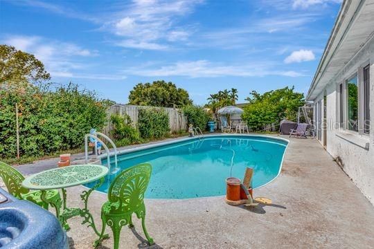 На продажу: $265,000 (2 спален, 2 ванн, 1408 Квадратных фут)