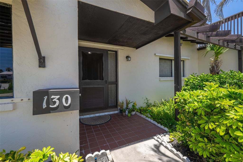 For Sale: $300,000 (2 beds, 1 baths, 1238 Square Feet)