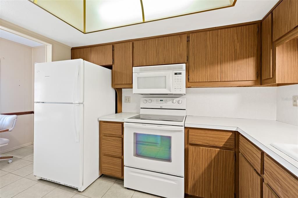 For Sale: $300,000 (2 beds, 1 baths, 1238 Square Feet)