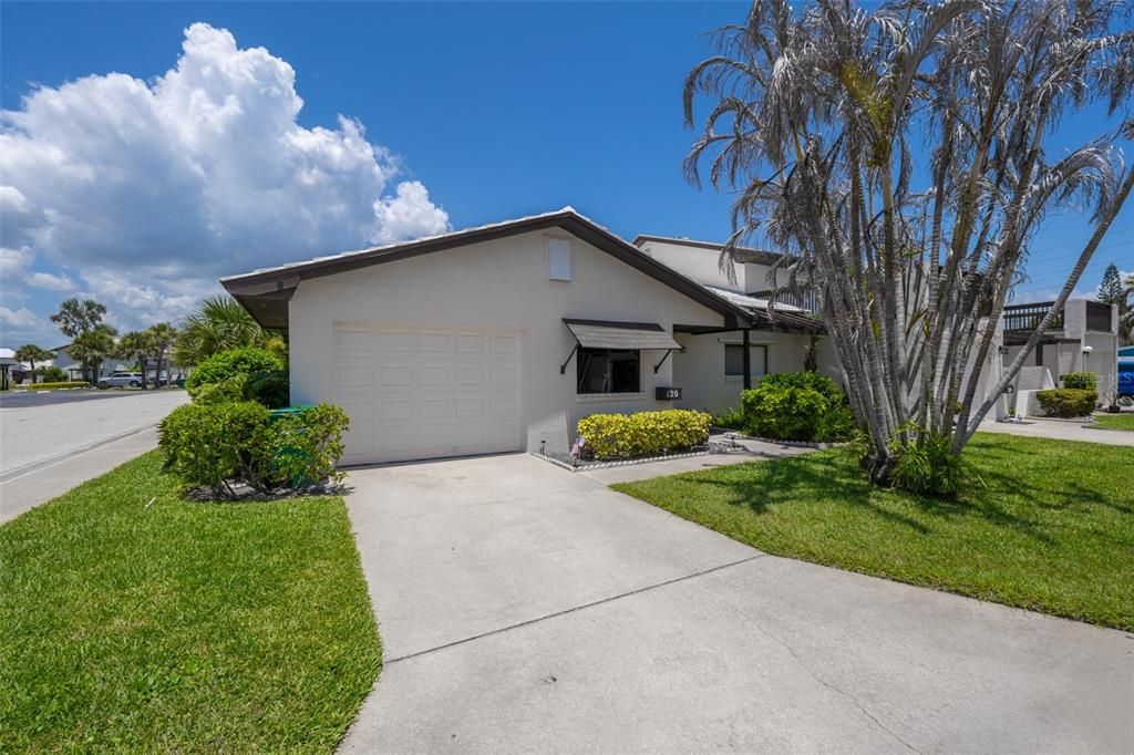 For Sale: $300,000 (2 beds, 1 baths, 1238 Square Feet)