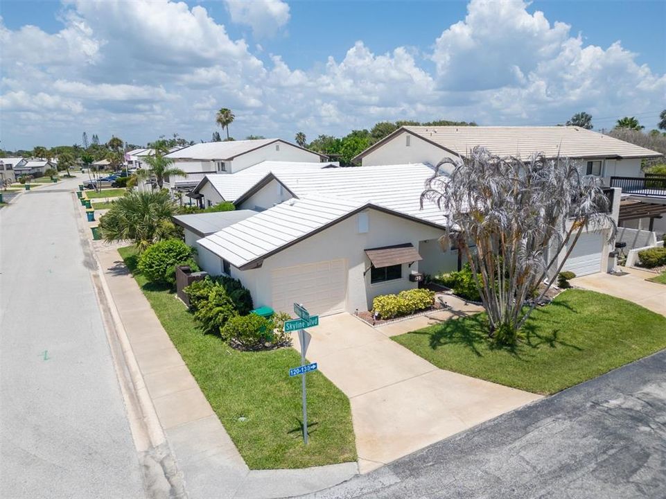 For Sale: $300,000 (2 beds, 1 baths, 1238 Square Feet)