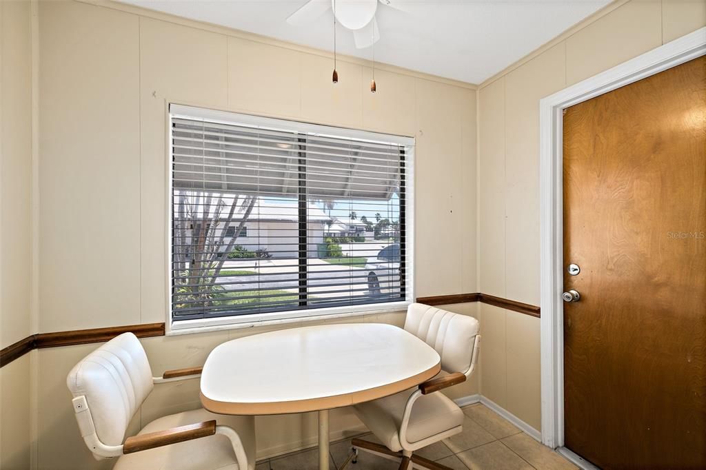 For Sale: $300,000 (2 beds, 1 baths, 1238 Square Feet)