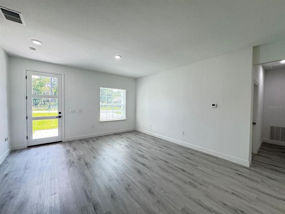 В аренду: $1,995 (4 спален, 2 ванн, 1637 Квадратных фут)