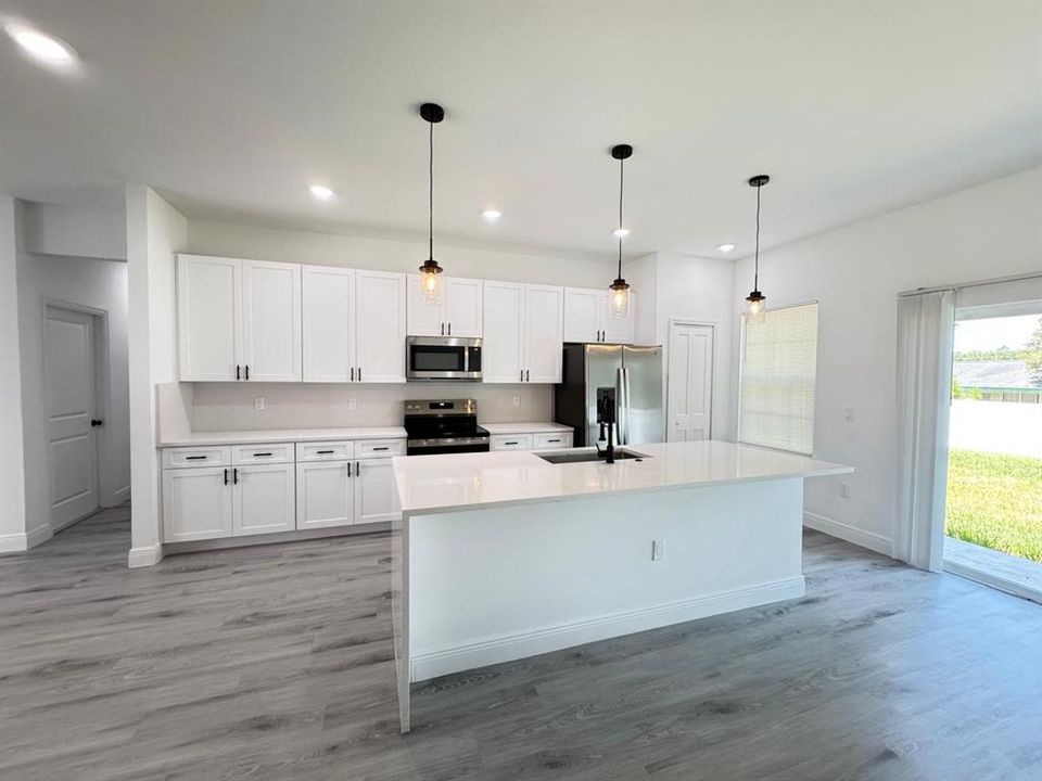 В аренду: $1,995 (4 спален, 2 ванн, 1637 Квадратных фут)
