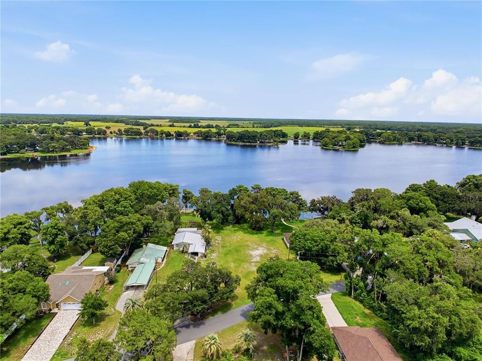 На продажу: $300,000 (0.57 acres)
