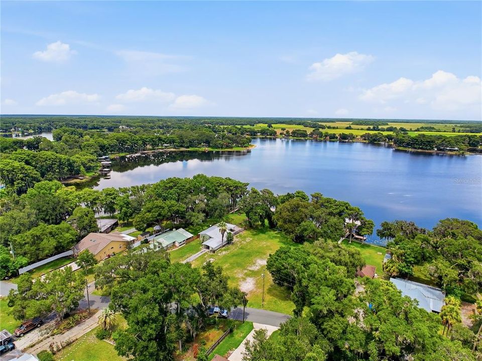 На продажу: $300,000 (0.57 acres)