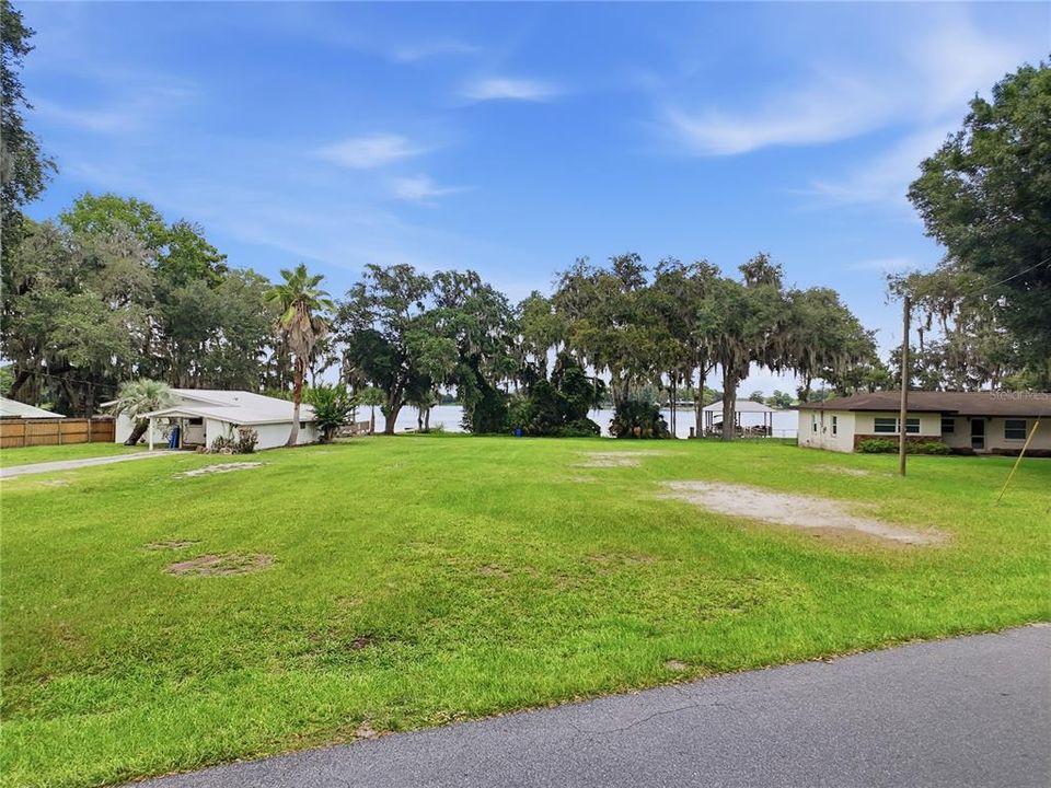 На продажу: $300,000 (0.57 acres)