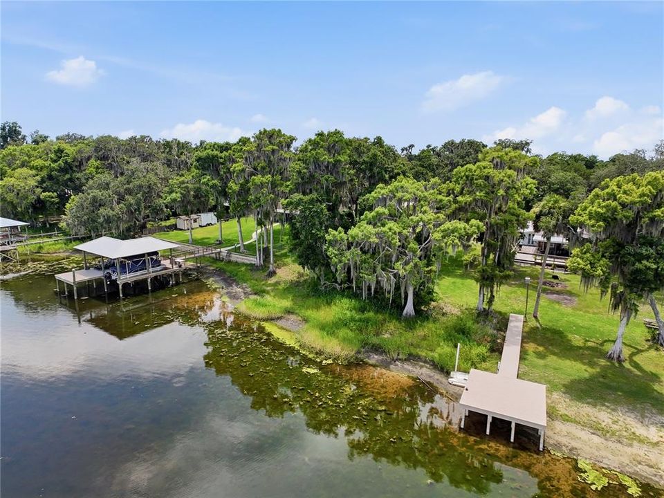 На продажу: $300,000 (0.57 acres)