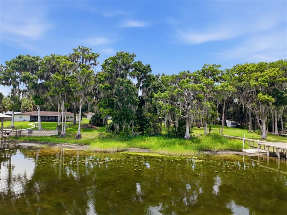 На продажу: $300,000 (0.57 acres)
