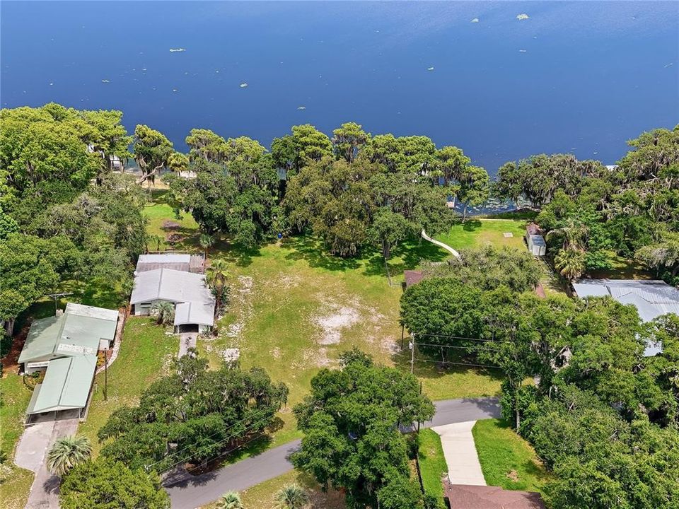 На продажу: $300,000 (0.57 acres)