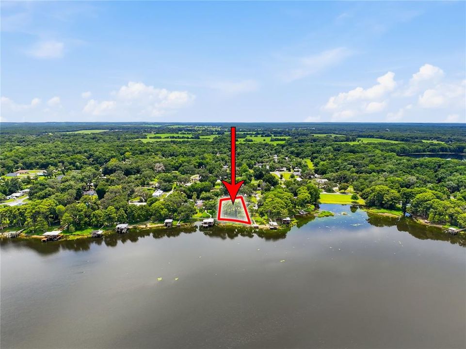 На продажу: $300,000 (0.57 acres)