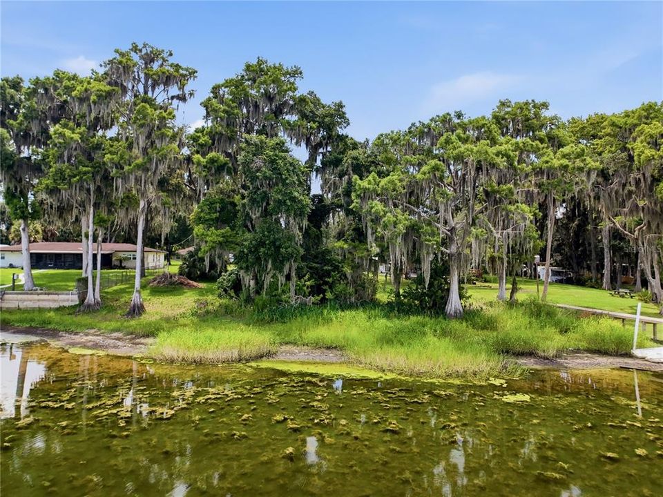 На продажу: $300,000 (0.57 acres)