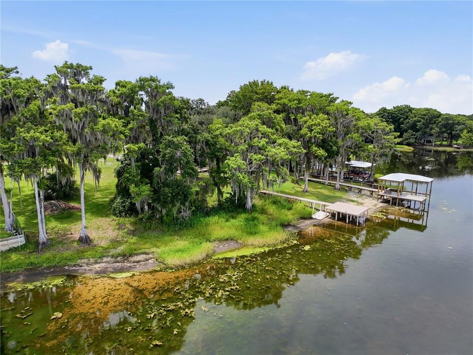 На продажу: $300,000 (0.57 acres)
