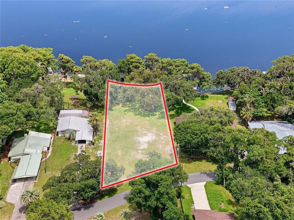 На продажу: $300,000 (0.57 acres)