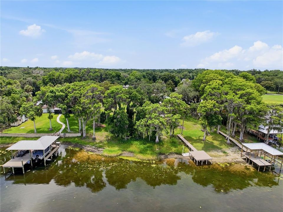 На продажу: $300,000 (0.57 acres)