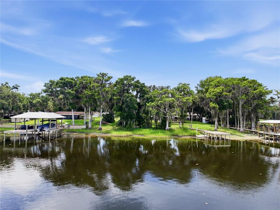 На продажу: $300,000 (0.57 acres)