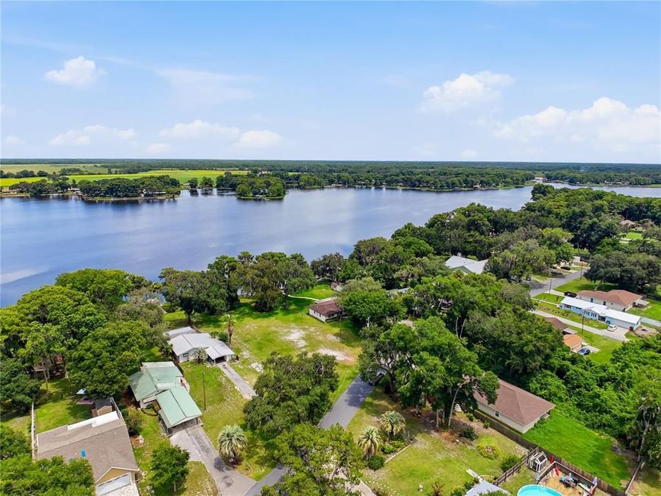 На продажу: $300,000 (0.57 acres)