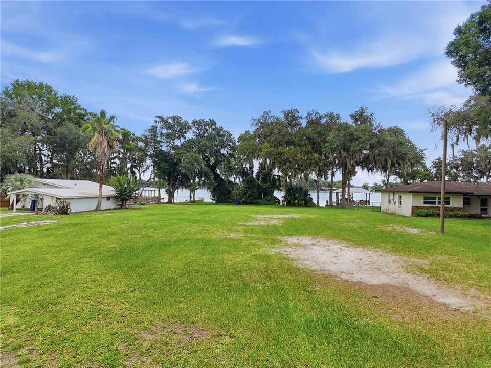 На продажу: $300,000 (0.57 acres)
