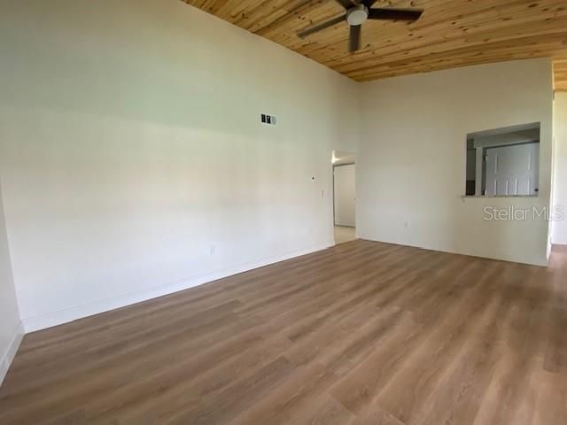 В аренду: $2,400 (2 спален, 1 ванн, 1010 Квадратных фут)