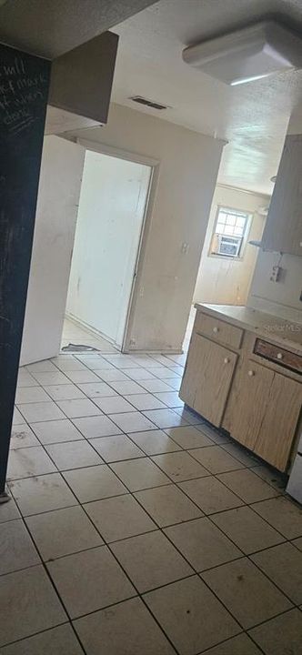 На продажу: $175,000 (3 спален, 1 ванн, 1296 Квадратных фут)
