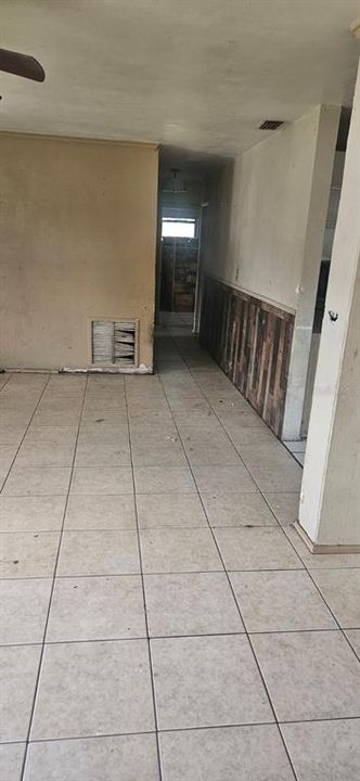 На продажу: $175,000 (3 спален, 1 ванн, 1296 Квадратных фут)